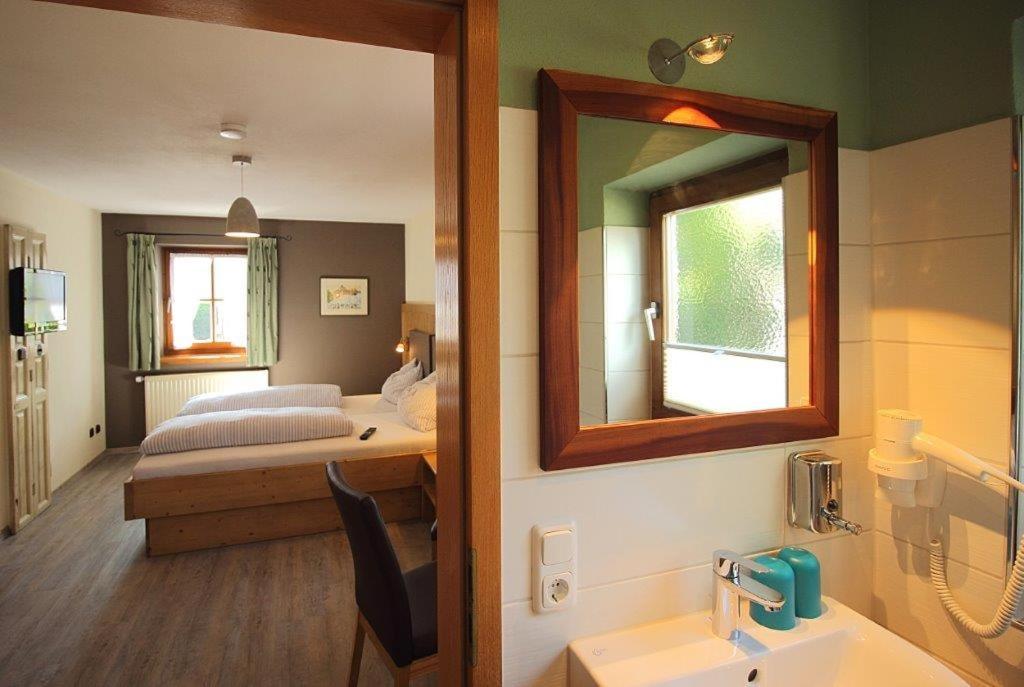 Gaestehaus Alpin - Inkl. Chiemgau-Karte Bergen  Extérieur photo